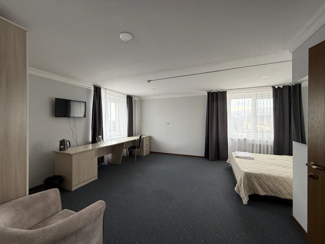 Две кровати