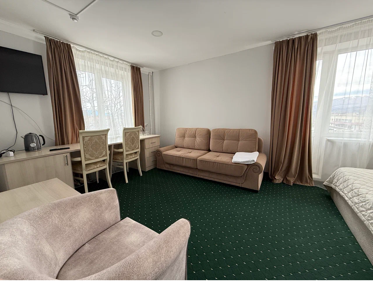 Две кровати