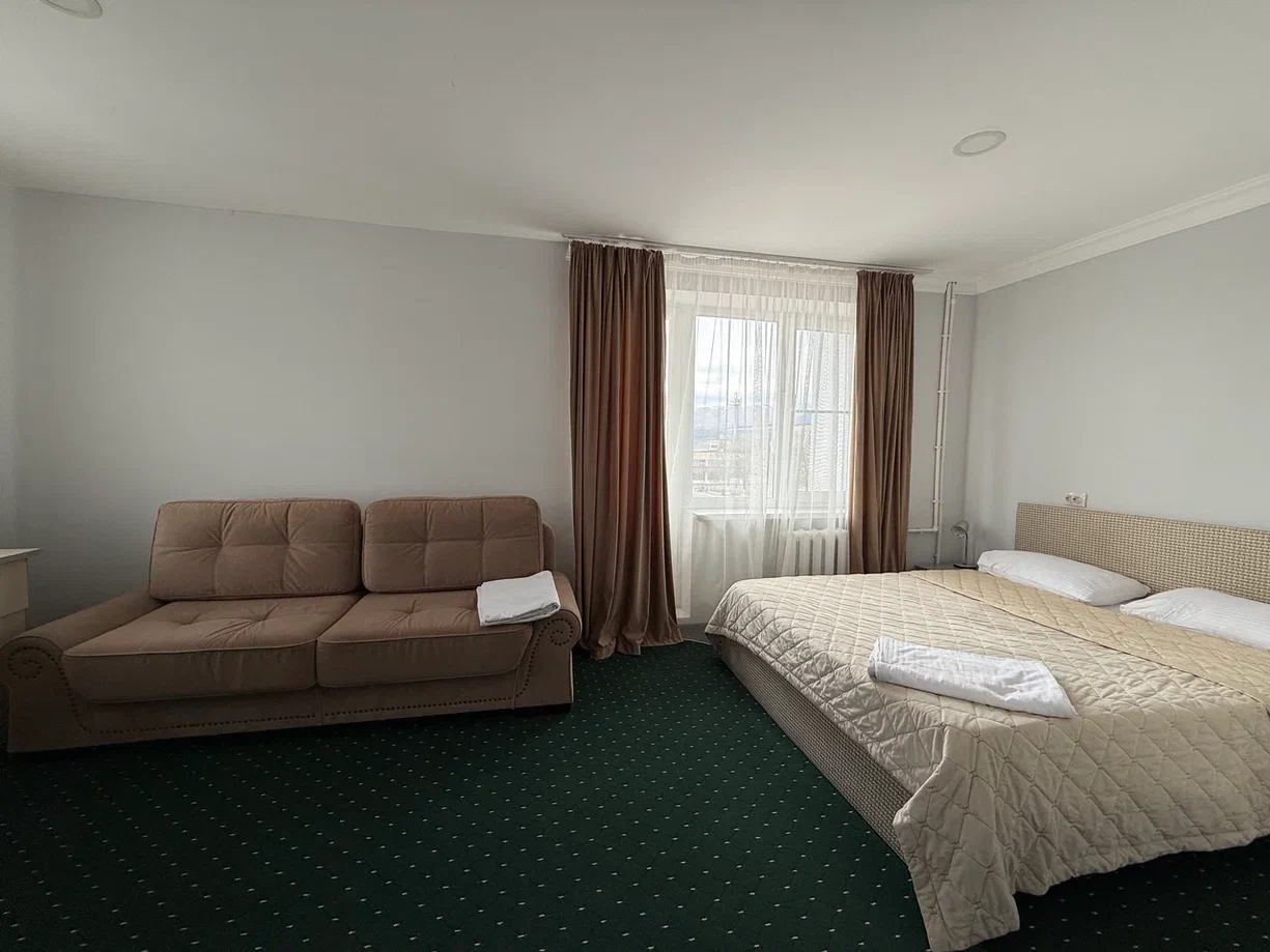 Две кровати